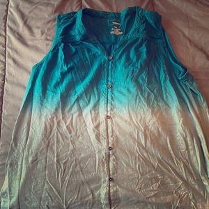 Sonoma woman’s XXL button up blue tank